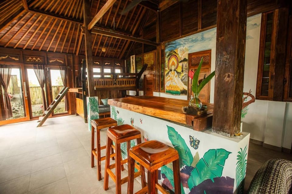 Communal lounge/ TV room