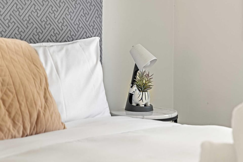 Convenient 2BR Nest in Liverpool - Stay with Ease House in Sydney