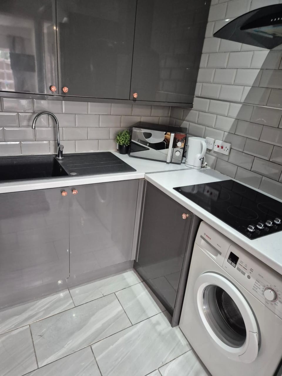 Kitchen or kitchenette, stove, washing machine