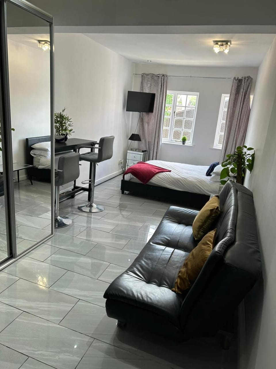 Living room, Seating area, Dining area