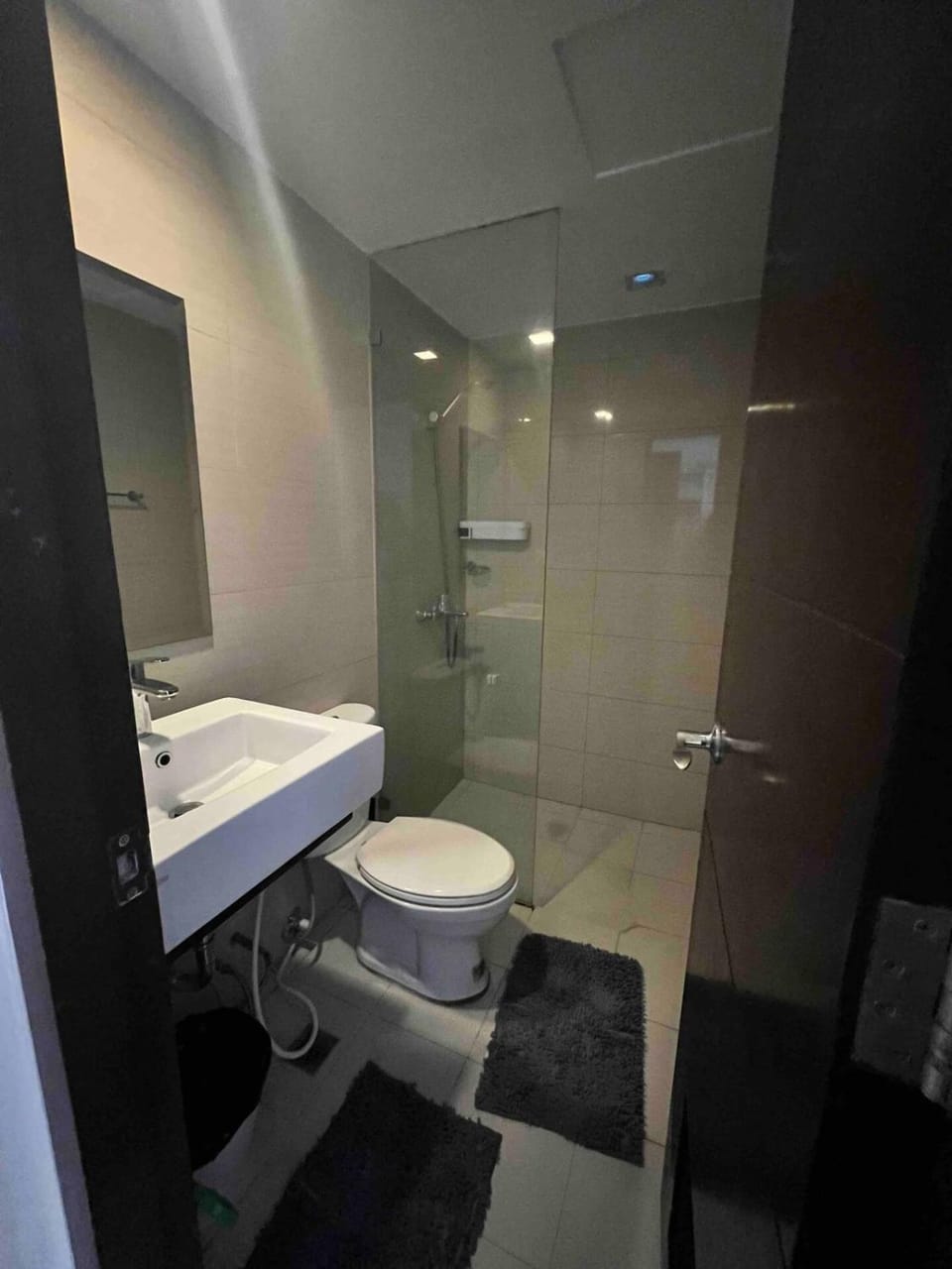 Studio Unit McKinleyHill near Venice Grand Canal Apartment in Makati