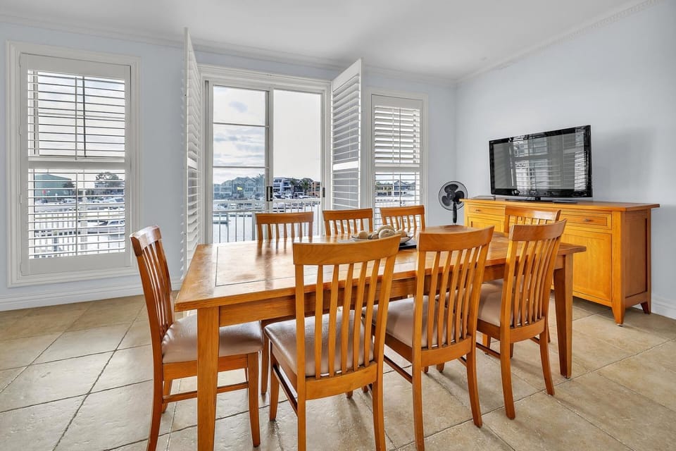 Waterfront Haven with Deck, Marina Views & Parking House in Melbourne