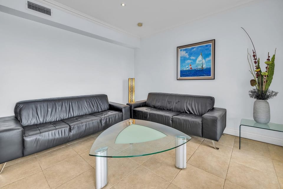 Waterfront Haven with Deck, Marina Views & Parking House in Melbourne