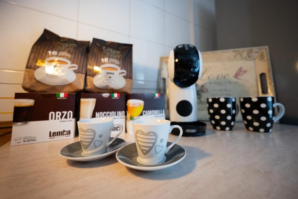 Coffee/tea facilities, Food and drinks