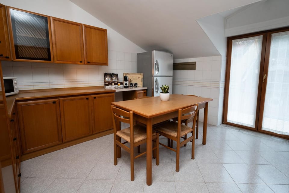 Kitchen or kitchenette, Kitchen or kitchenette, Dining area