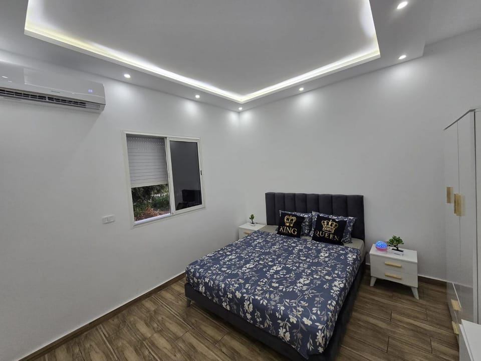 Bed, Bedroom, wardrobe, air conditioner