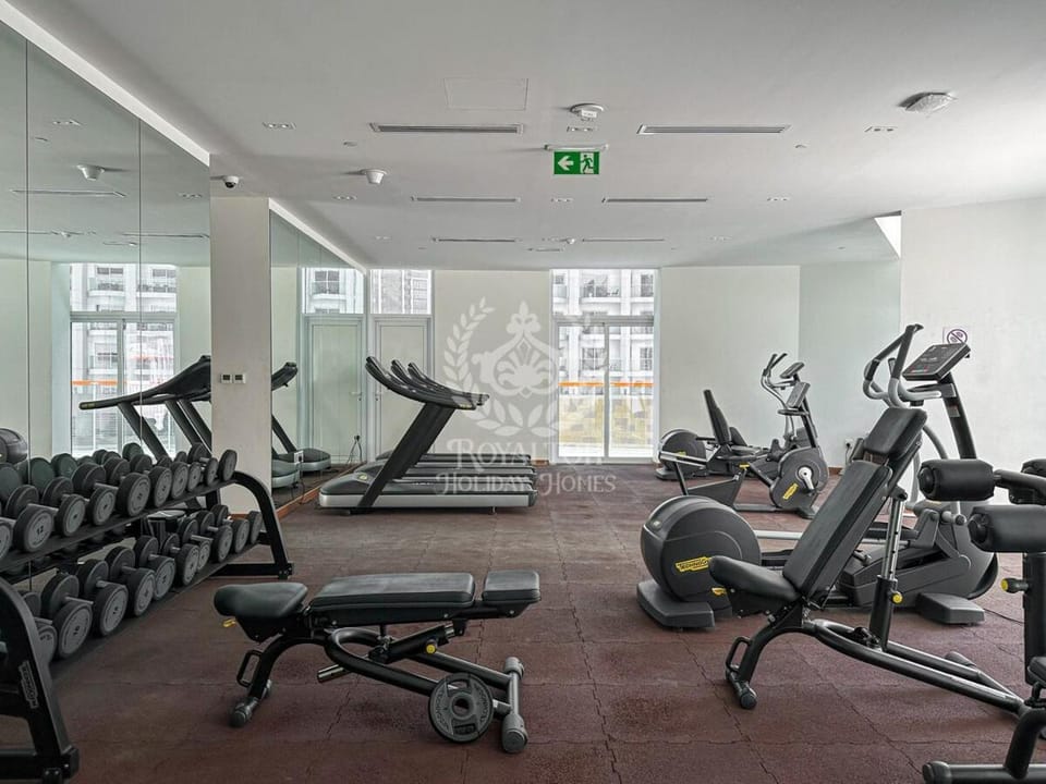Royalton - Cozy Studio with Burj Khalifa & Canal Views Apartment in Dubai