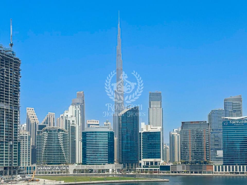 Royalton - Cozy Studio with Burj Khalifa & Canal Views Apartment in Dubai