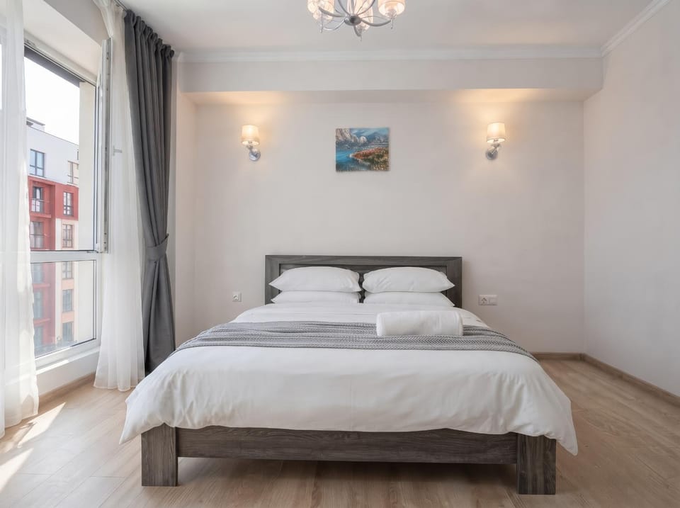 Bed, View (from property/room), Bedroom, City view, Inner courtyard view