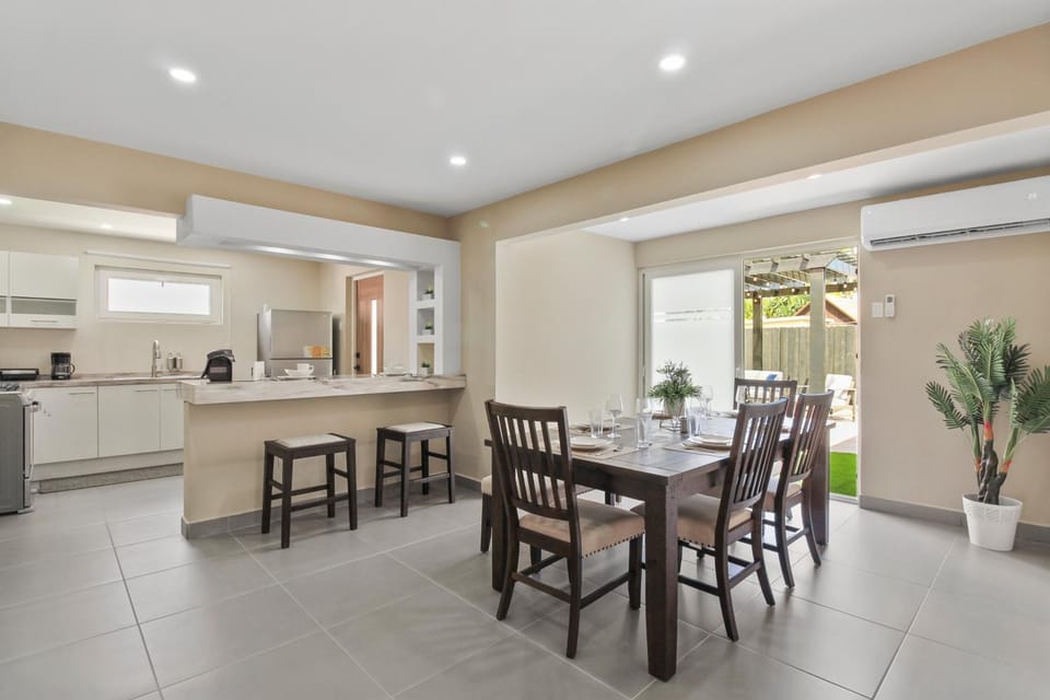 Kitchen or kitchenette, Living room, Seating area, Dining area, dishwasher, minibar, oven, pet friendly, stove, toaster