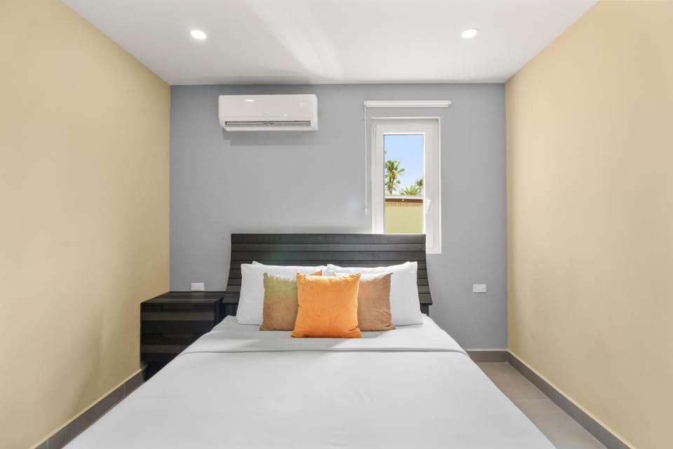 Bed, Photo of the whole room, Bedroom, air conditioner