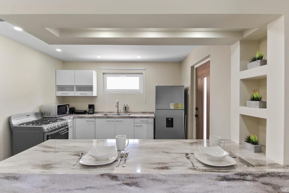 Kitchen or kitchenette, Dining area, dishwasher, minibar, oven, pet friendly, stove, toaster