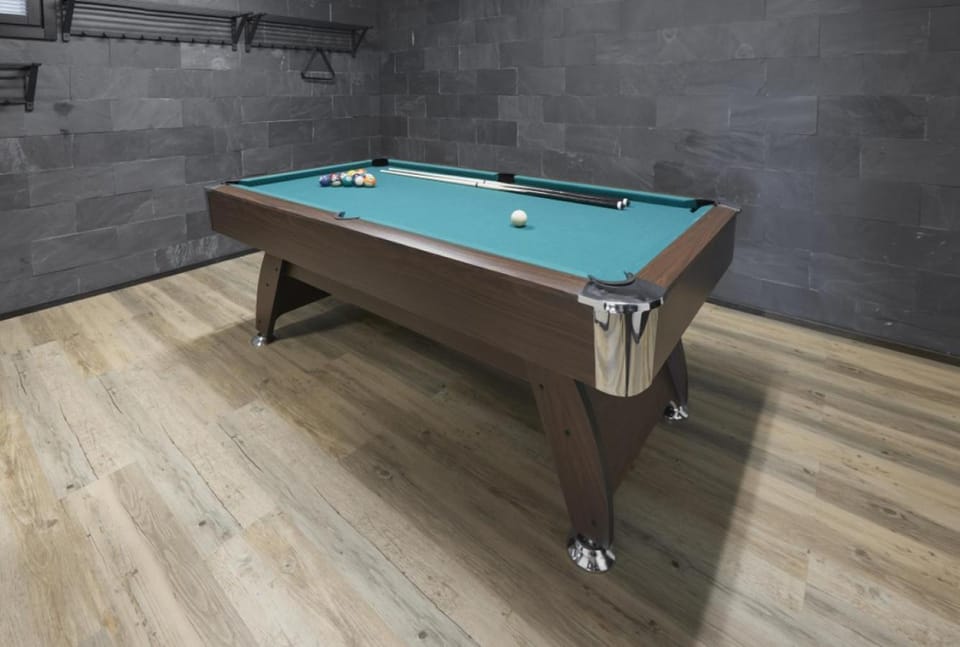 Billiard, Garden, heating, internet