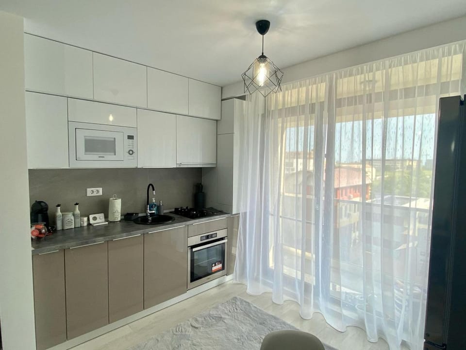 Kitchen or kitchenette, Dining area, minibar, oven, stove, toaster
