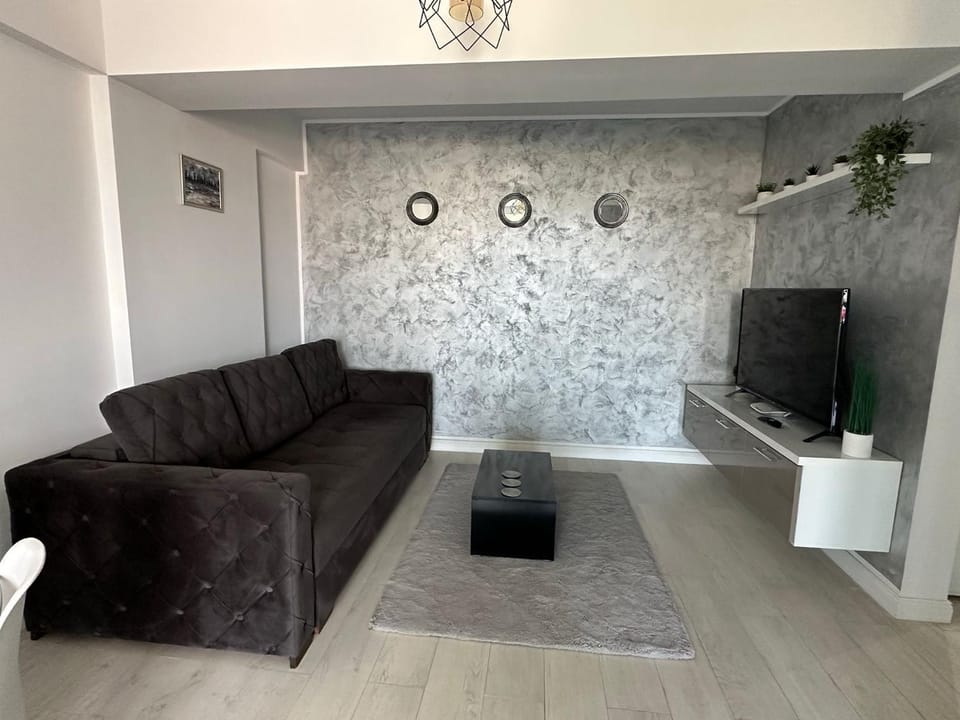 Communal lounge/ TV room, TV and multimedia, Living room, Seating area, Evening entertainment