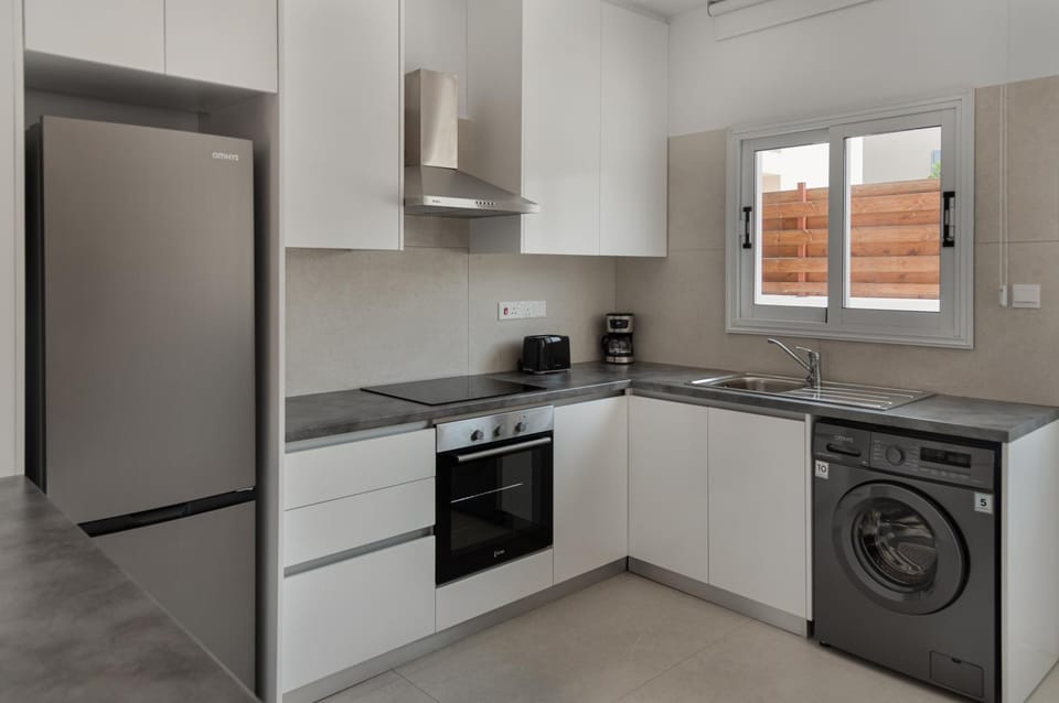 Kitchen or kitchenette, oven, stove, washing machine