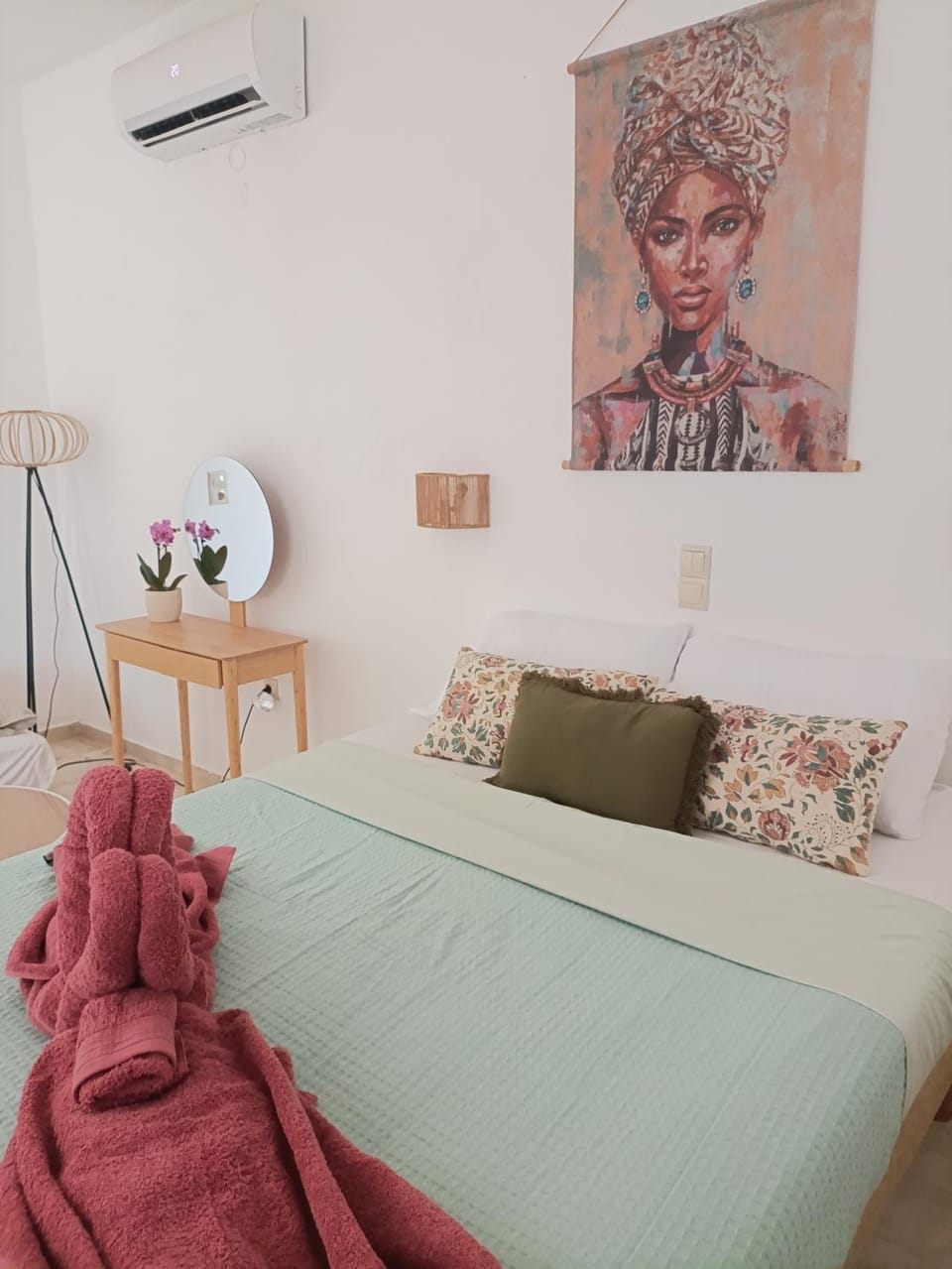 Bed, Photo of the whole room, Bedroom, air conditioner