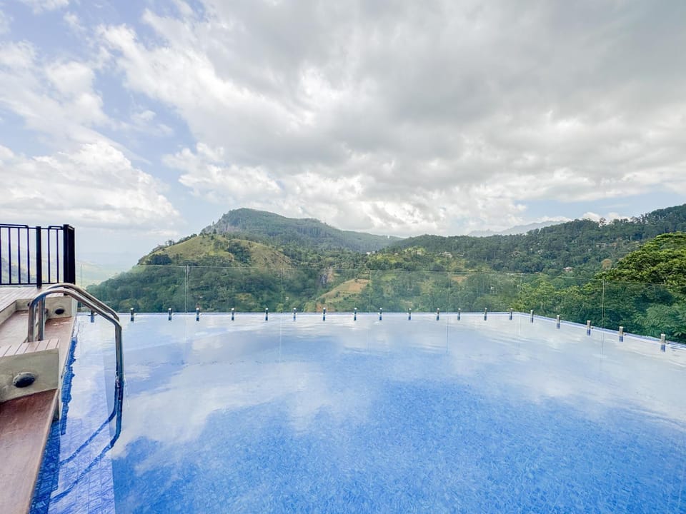 Mountain view, Pool view, Swimming pool