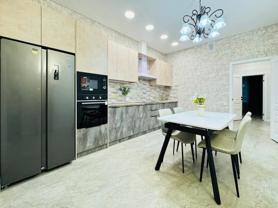 Kitchen or kitchenette, Dining area, oven, stove
