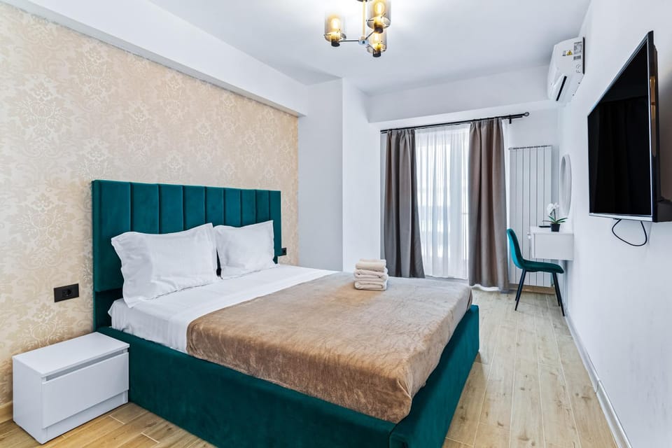 Bed, TV and multimedia, Photo of the whole room, Bedroom, air conditioner
