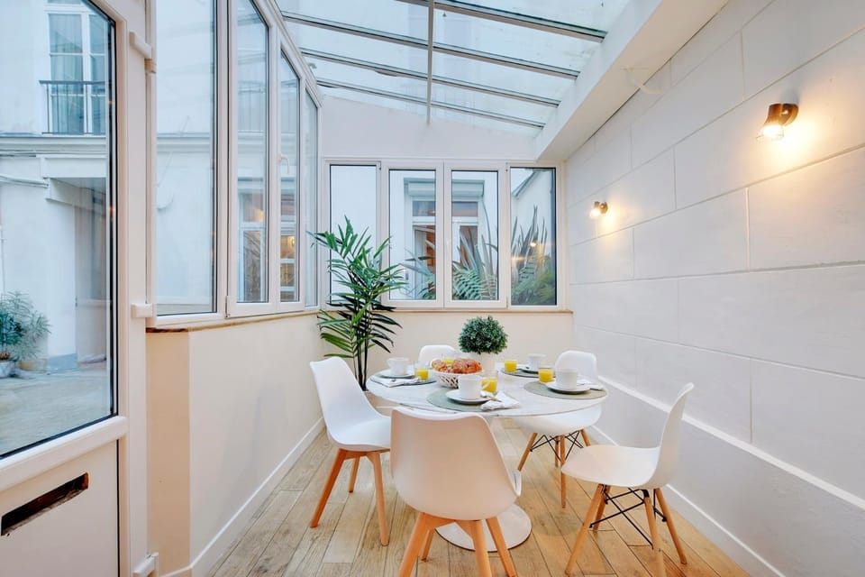 Patio, Living room, Seating area, Dining area