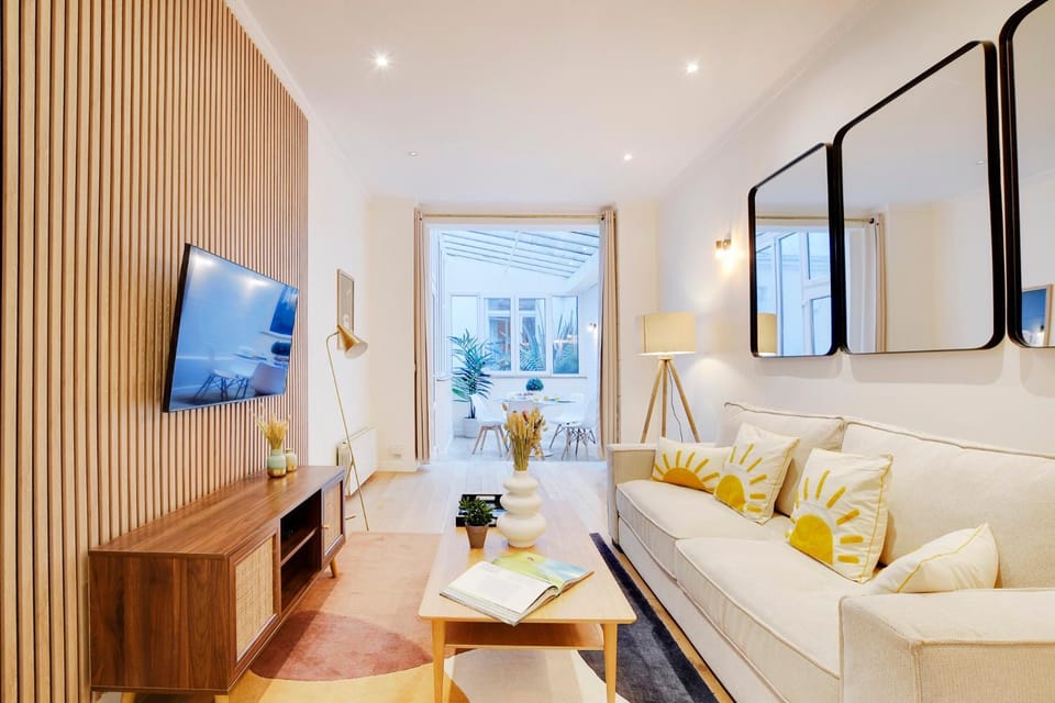 Communal lounge/ TV room, TV and multimedia, Living room