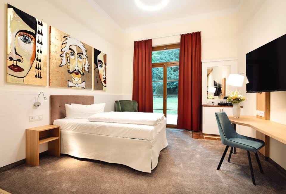 Bed, Photo of the whole room