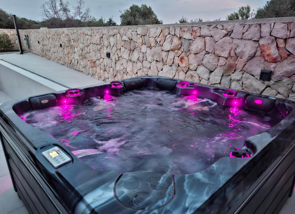 Hot Tub, Swimming pool