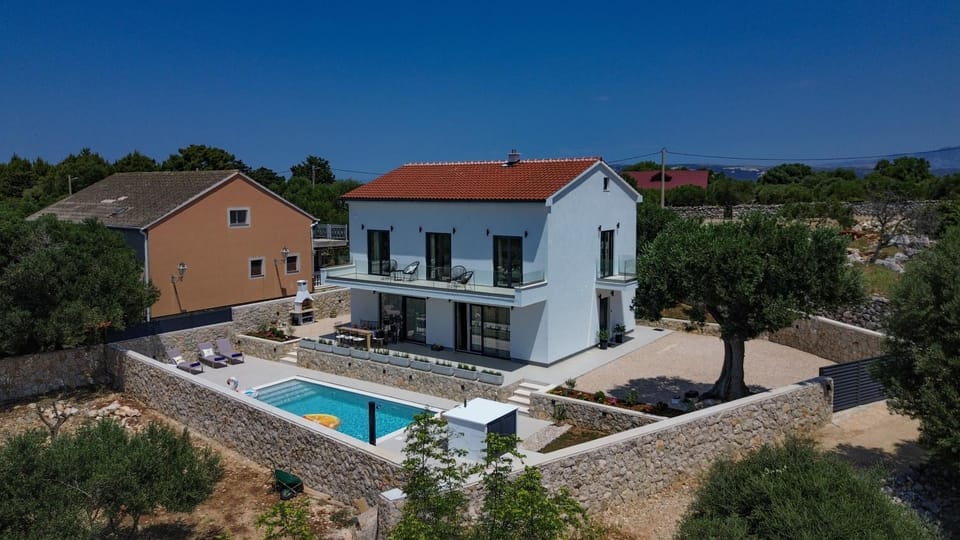 Natural landscape, Pool view, Swimming pool