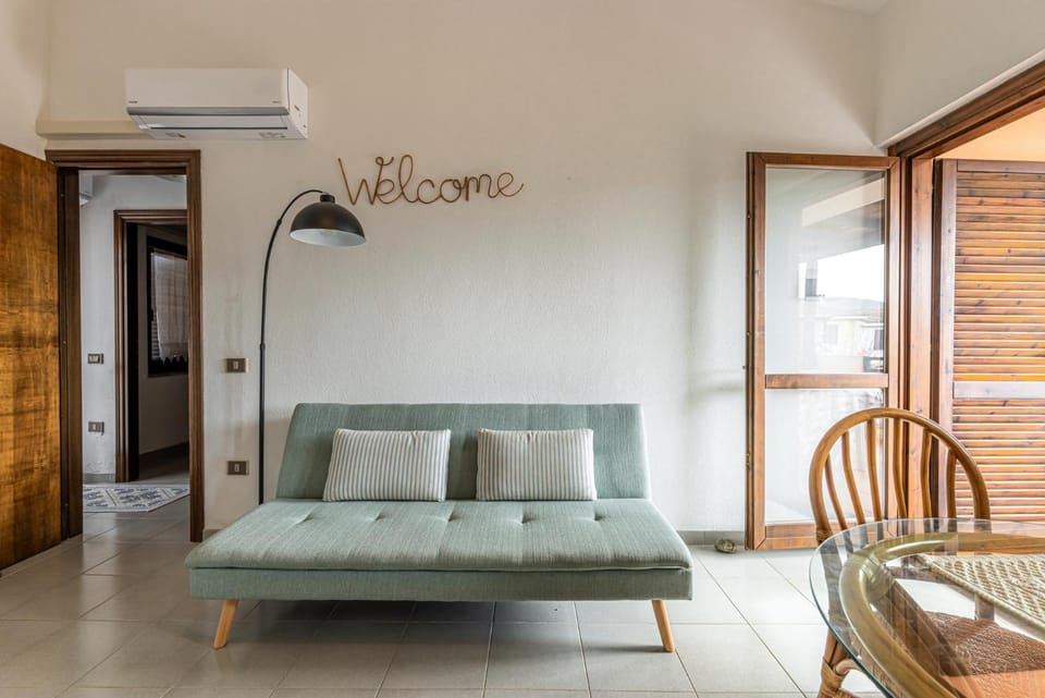 Living room, Dining area, air conditioner