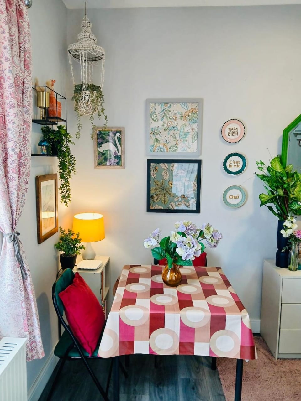 Seating area, Dining area