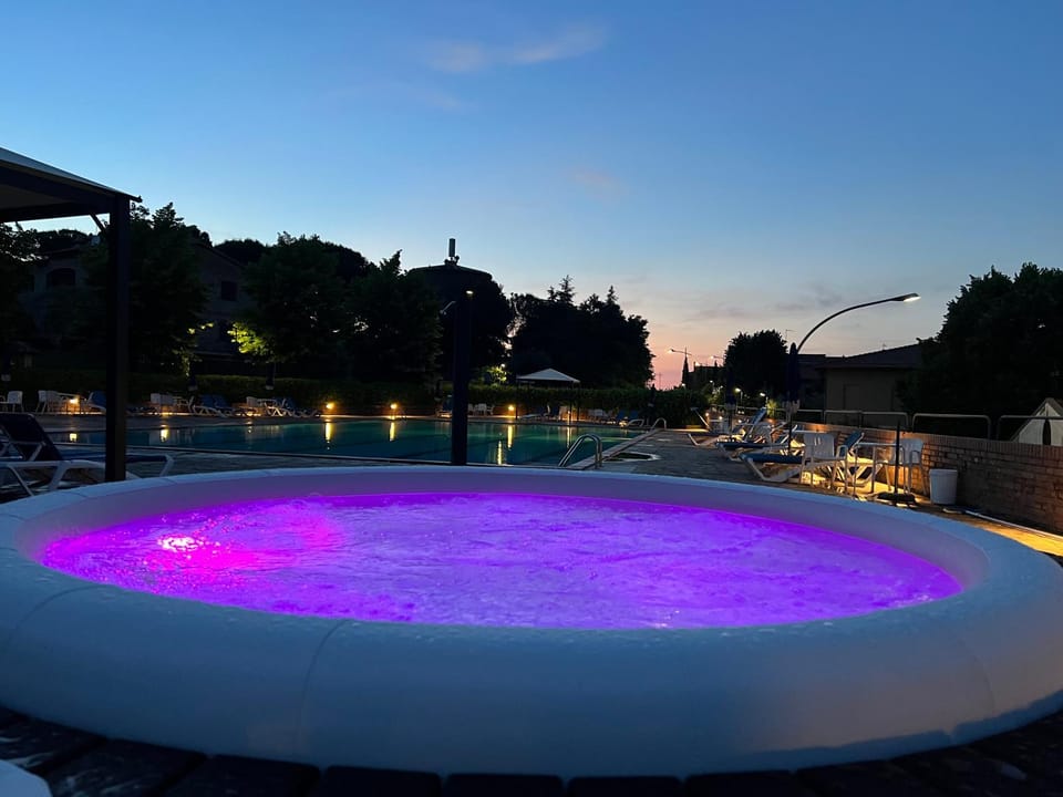 Hot Tub, Swimming pool