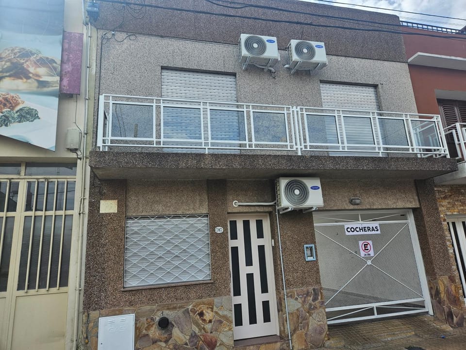 Alquiler temporario en zona centrica de San Nicolas De Los Arroyos House in San Nicolás de los Arroyos