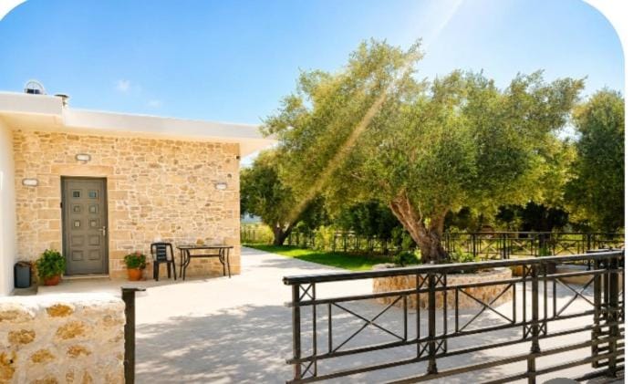 ''Filoxenia'' of the 11 Brothers House in Crete