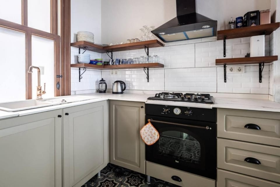 Chic 2BR Retreat House - Heart of Cihangir! #394 House in Istanbul