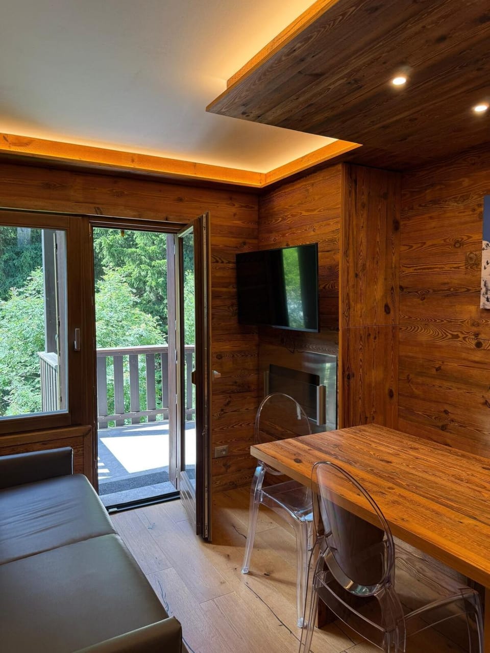 Communal lounge/ TV room, Seating area, Dining area, Evening entertainment