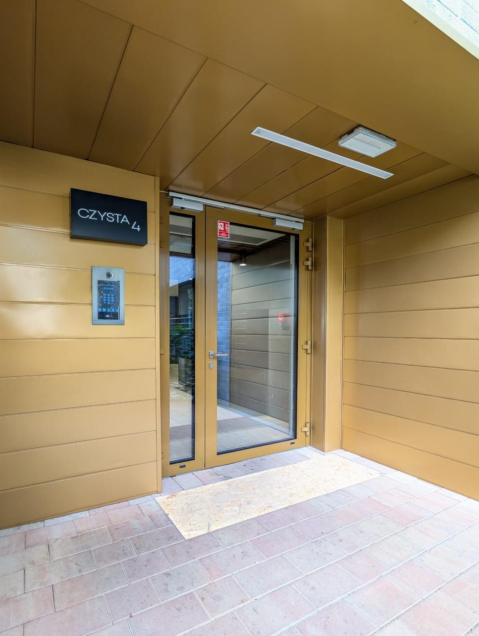 Facade/entrance