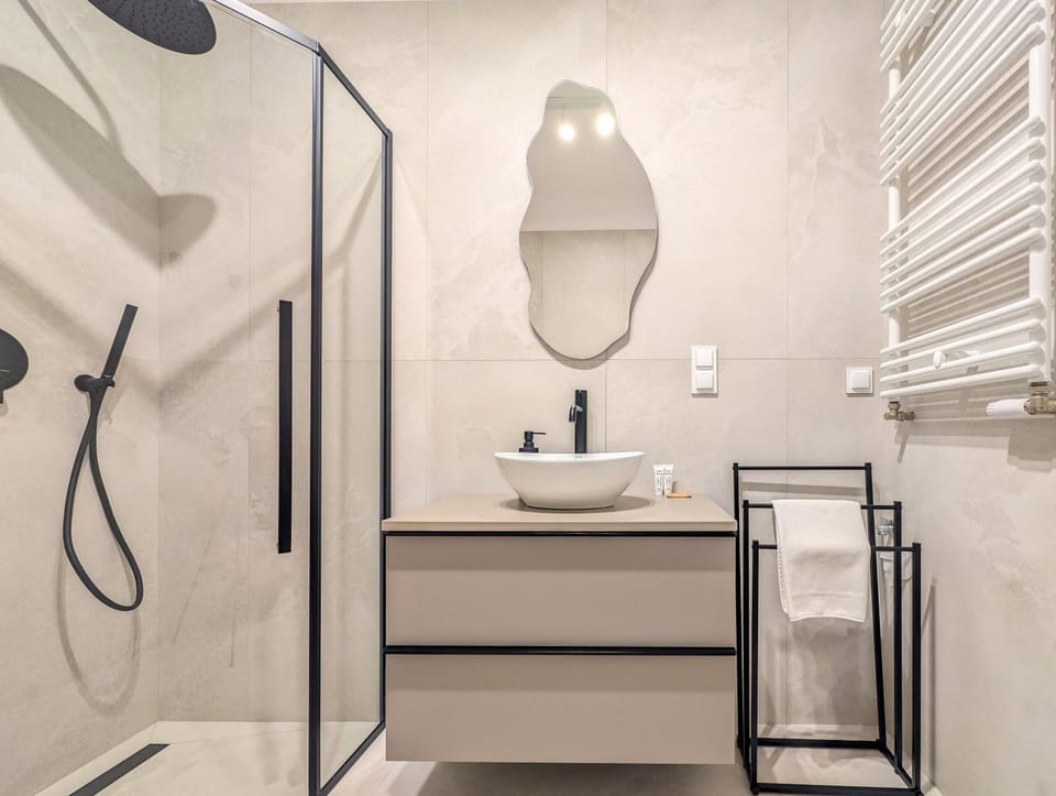 Shower, Toilet, Bathroom, towels