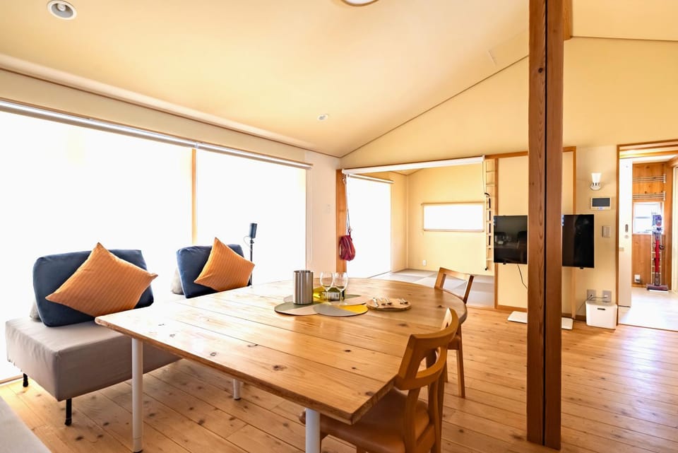 Communal lounge/ TV room, TV and multimedia, Living room, Dining area, Evening entertainment