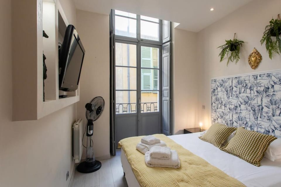 #3 Staywizus - Mascoinat 1BDR Old Town, near beach Fan & WIFI Apartment in Nice