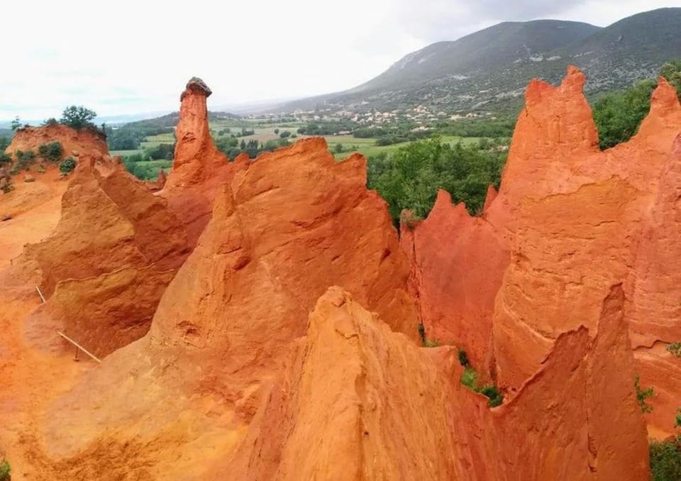 Nearby landmark, Natural landscape, Mountain view