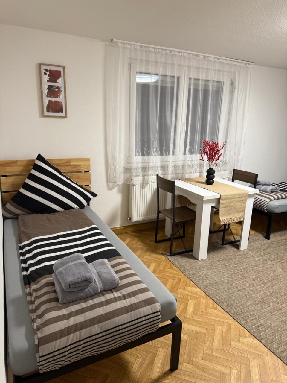 Bed, Photo of the whole room, Dining area, Bedroom