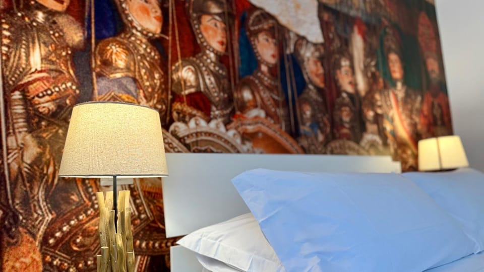 Bed, Photo of the whole room, Decorative detail, Bedroom