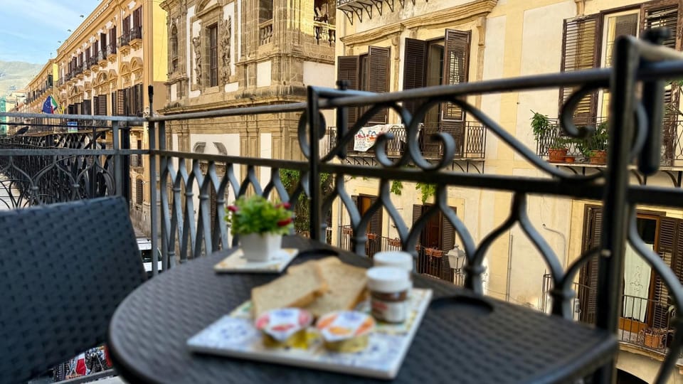 Property building, Day, View (from property/room), Balcony/Terrace, Dining area, City view