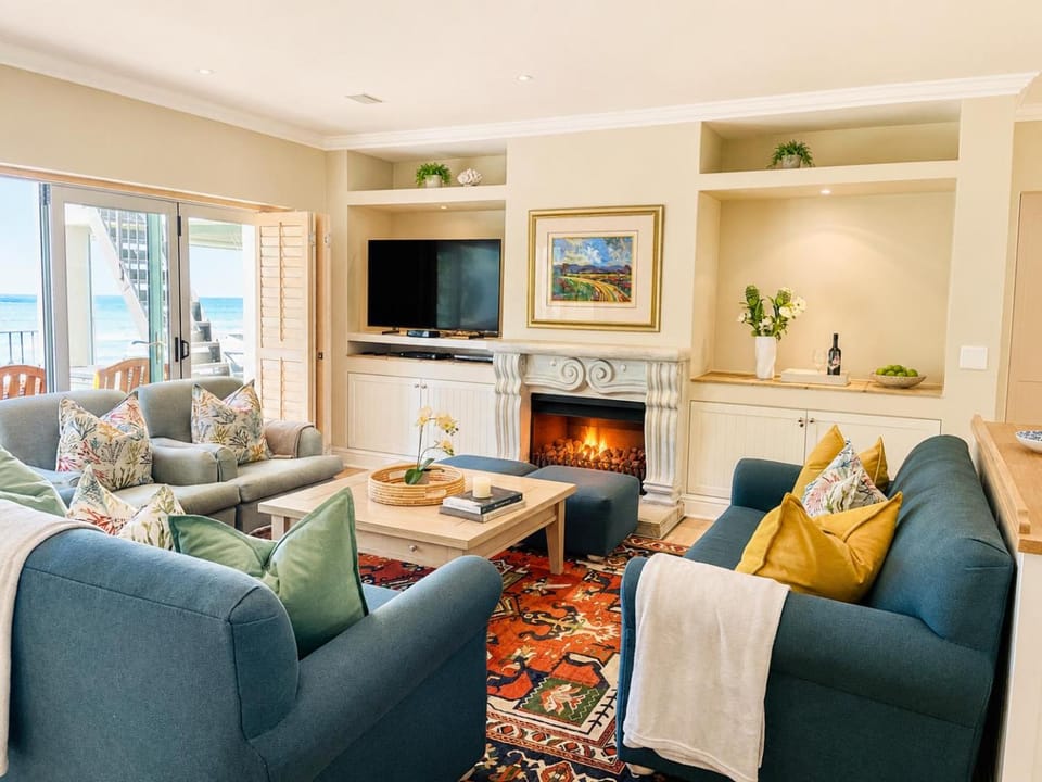 TV and multimedia, Living room, Seating area, fireplace