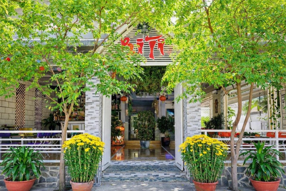 Property building, Facade/entrance, Spring, Day, Garden