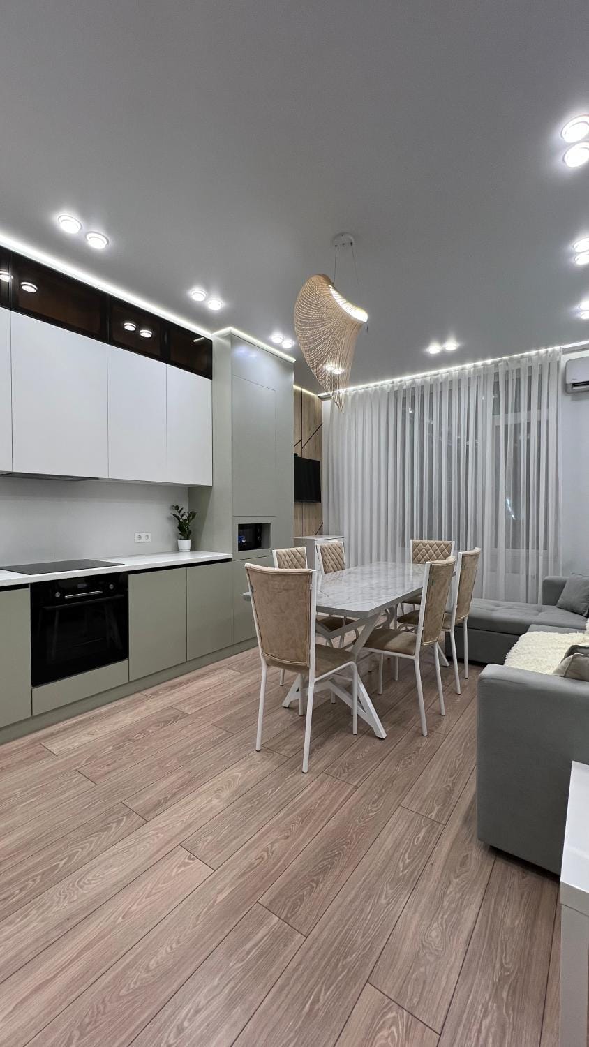 Стильная просторная квартира рядом с Байтереком Apartment in Kazakhstan