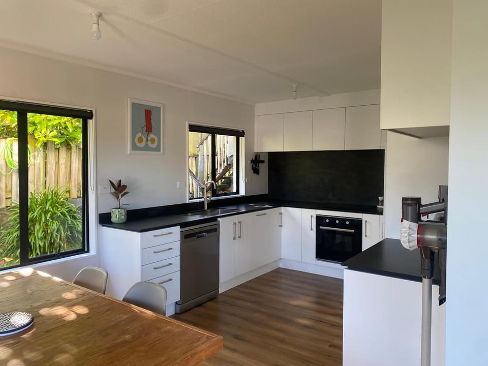 Kitchen or kitchenette, dishwasher