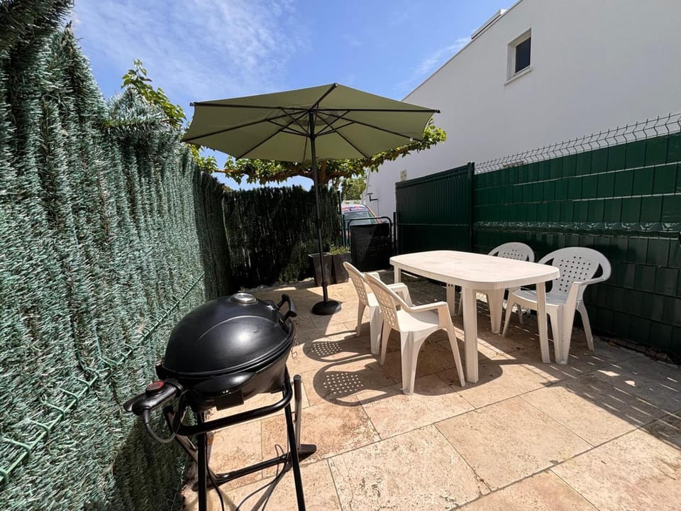 Patio, Day, View (from property/room), Balcony/Terrace, Living room, Seating area, Dining area