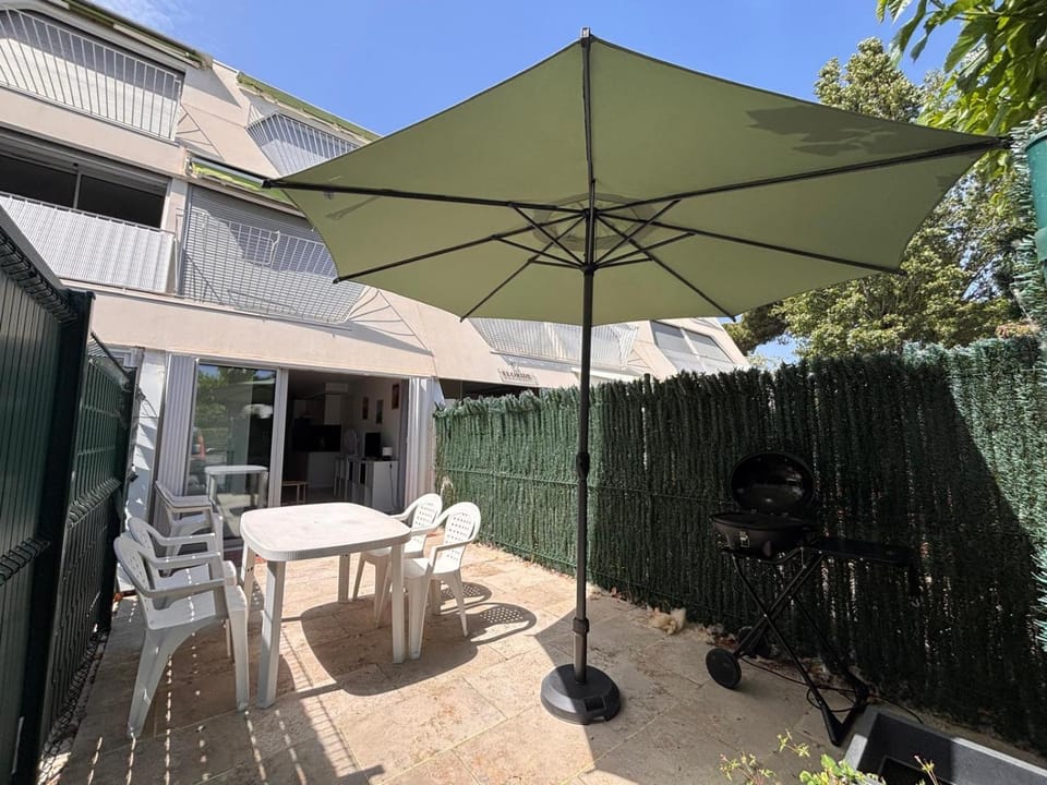 Property building, Patio, View (from property/room), Balcony/Terrace, Dining area, Garden view